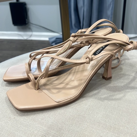 Nine West Yippie 3 Light Tan Strappy Sandals Size 8 - Picture 5 of 8
